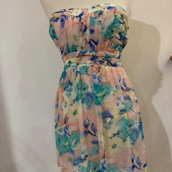 🎁👗New Pretty Strapless Floral Dress 👗🎁 - Picture 2 of 9